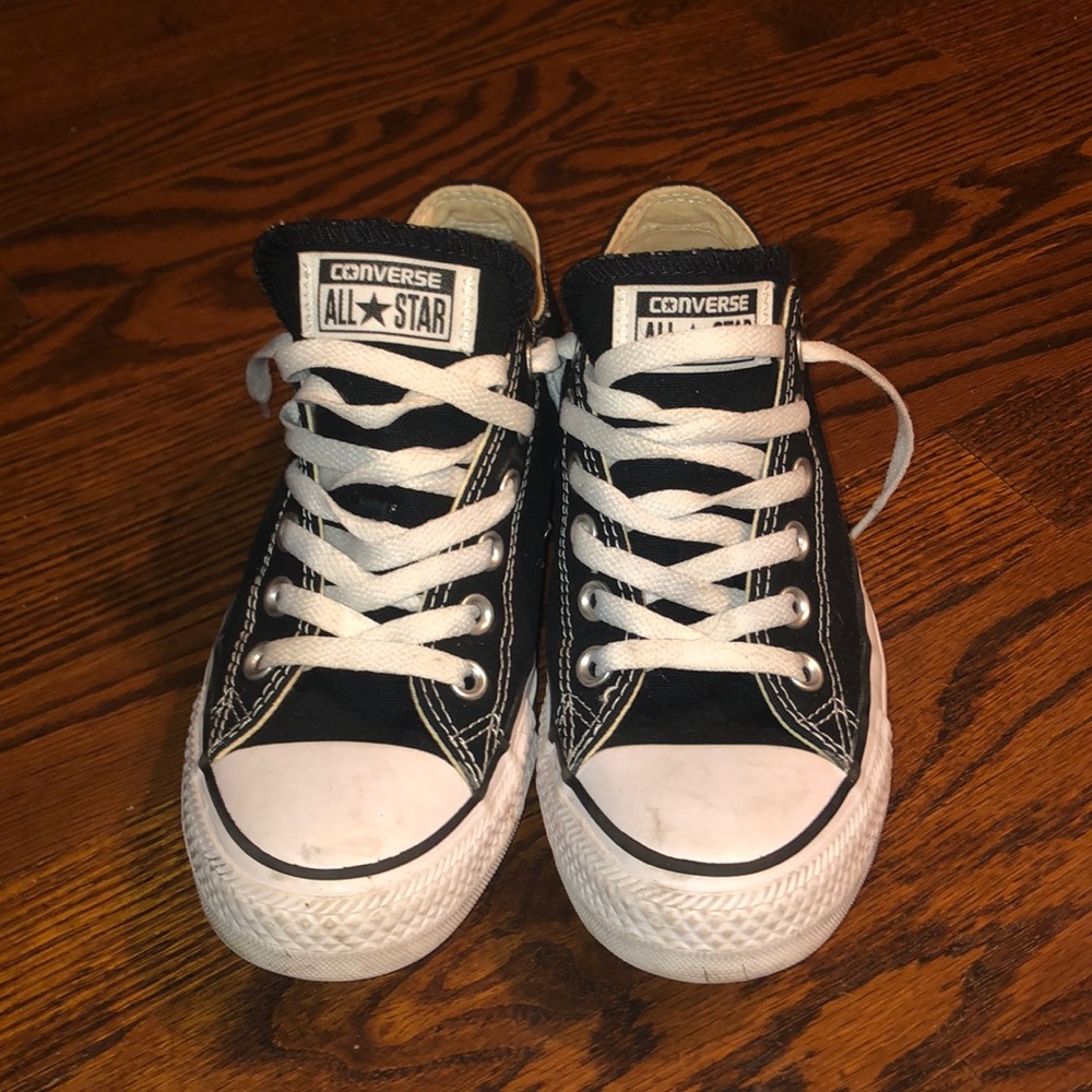 Size 8 black converse